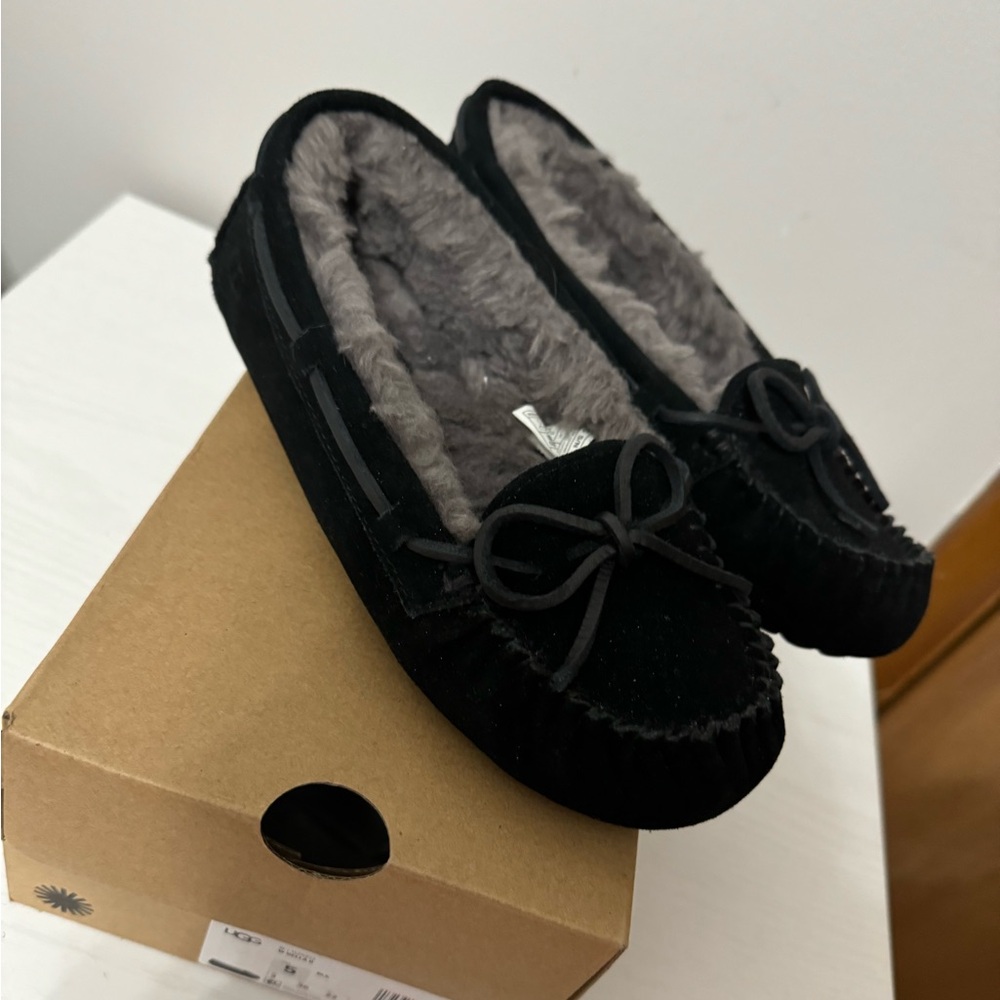 UGG - BLACK BELLA II SLIP ON MOCCASINS